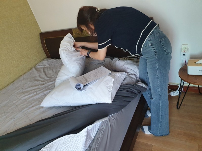 숙박업소 위생점검 모습 (사진제공 = 해남군)