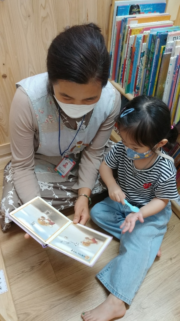 담양군은 맞벌이 부부 등 양육공백이 발생한 가정의 만 12세 이하 아동을 대상으로 하는 ‘아이돌봄서비스’ 지원을 대폭 확대한다. (사진제공 = 담양군)