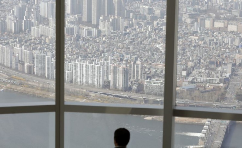 집값 불안에 재건축 속도조절 나서자...재건축 단지들 '부글'