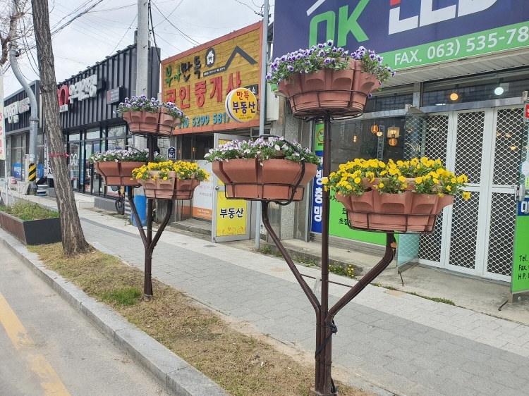 정읍시는 쾌적하고 아름다운 가로경관 조성과 녹지공간 확보를 위해 총력을 다하고 있다. (사진제공 = 정읍시)