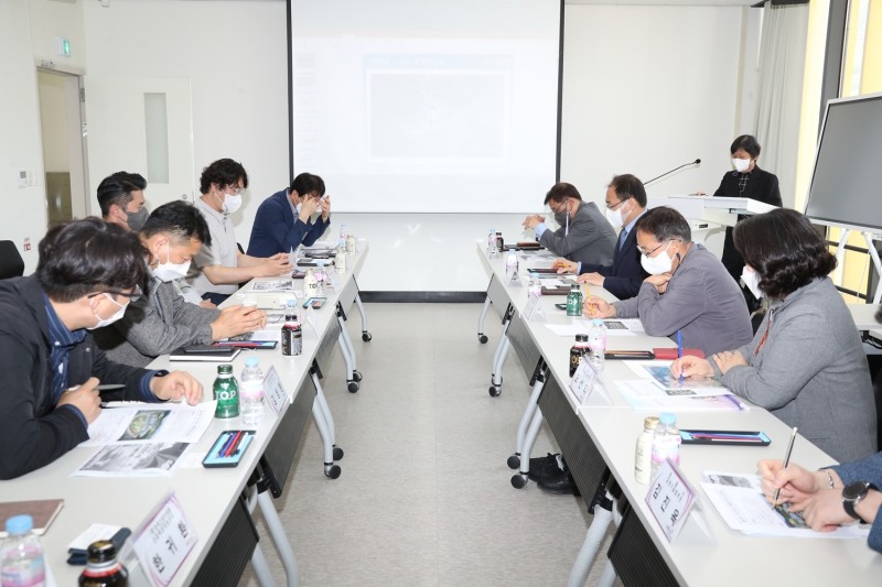 지난 28일 열린 지역발전 방안 토론회 모습 (사진제공 = 정읍시)