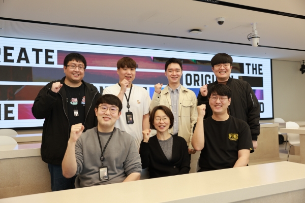 모교 후배를 위해 KAIST에 기부한 크래프톤 재직자 중 7명 모습. 이번에 기부한 17명은 이해찬, 이상헌, 김건우, 이성원, 박경도 동문, 류석영 전산학부장, 김정헌, 김건우, 김상현, 김시환, 김정헌, 김찬수, 박경도, 박문형, 박수찬, 변현찬, 오진석, 이상헌, 이성원, 이승민, 이해찬, 장병규, 정기량, 최윤묵 동문 등이다.