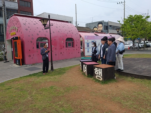 군산시는 5월부터 군산시간여행마을 일대에 『해설사와 함께 여행하는 ‘동행투어’ 프로그램』을 운영한다. (사진제공 = 군산시)