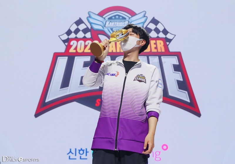 은퇴 택한 16년 만의 '로열로더' 김다원