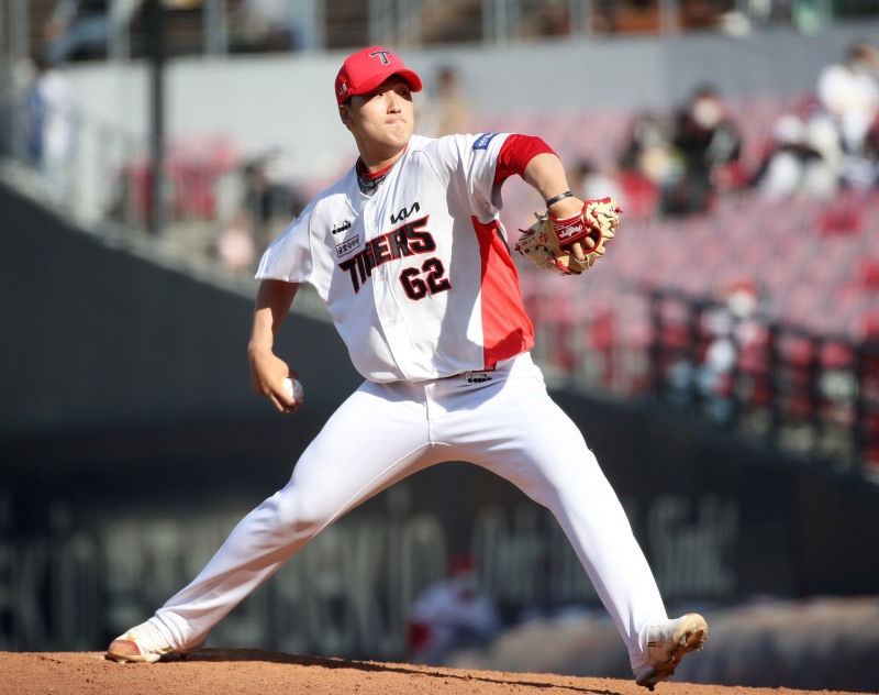 7경기에서 무실점 행진을 하던 KIA 철벽 마무리 정해영이 주말 삼성전 2경기에서 5실점으로 연패를 당해 충격을 안겼다.[연합뉴스 제공[