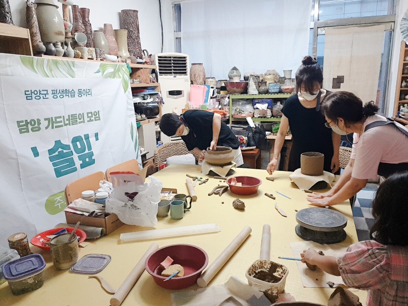 담양군은 군민의 학습역량을 강화하고 배움을 통한 개인의 성장, 나눔문화 확산, 주도적인 교육활동 등을 지원하기 위해 평생학습동아리 지원사업을 진행한다. (사진제공 = 담양군)