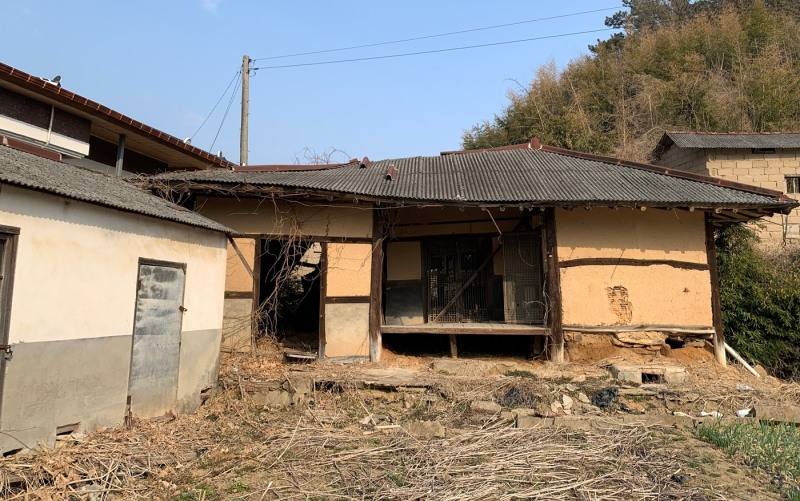 정읍시는 도시미관을 저해하고, 안전사고와 범죄 등 사회문제를 유발하는 빈집 정비에 나선다. (사진제공 = 정읍시)