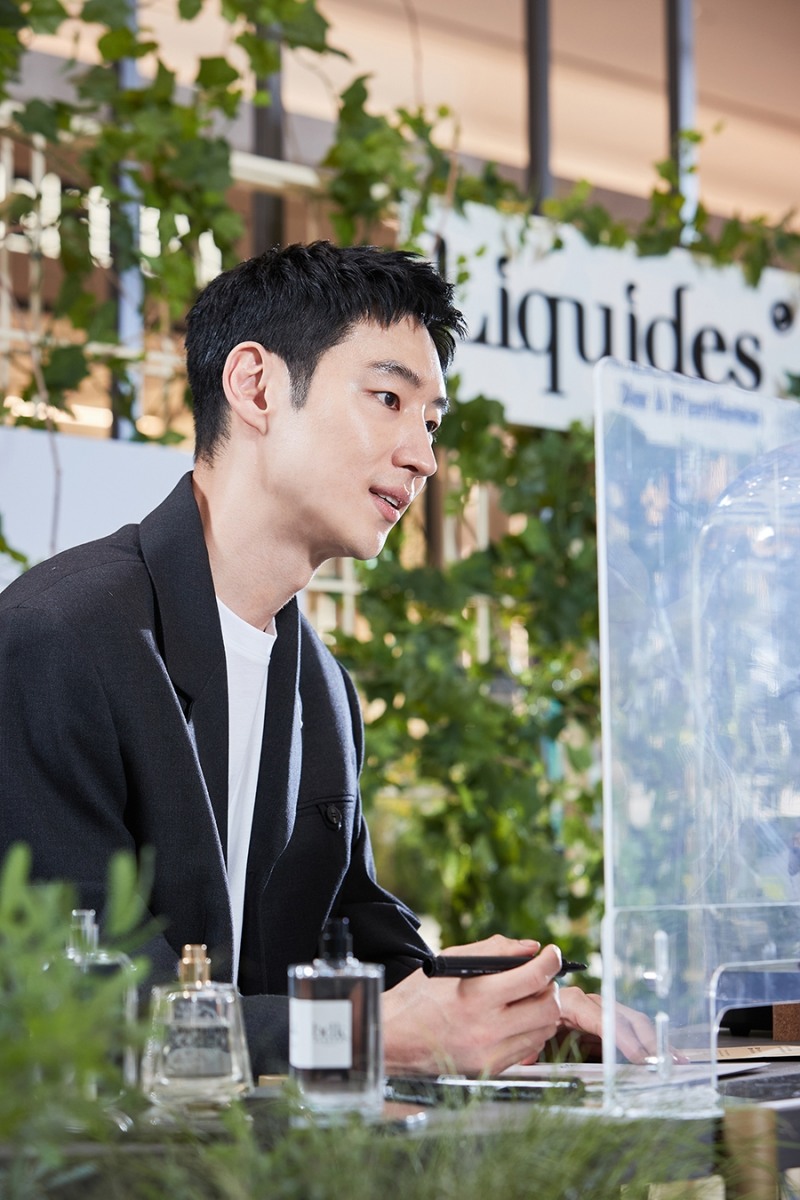 리퀴드 퍼퓸바, 배우 이제훈 사인회 성공적으로 마무리