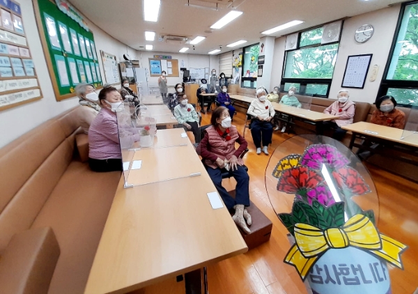 마포노인종합복지관 데이케어센터, '감사해孝 어버이날' 행사 열어