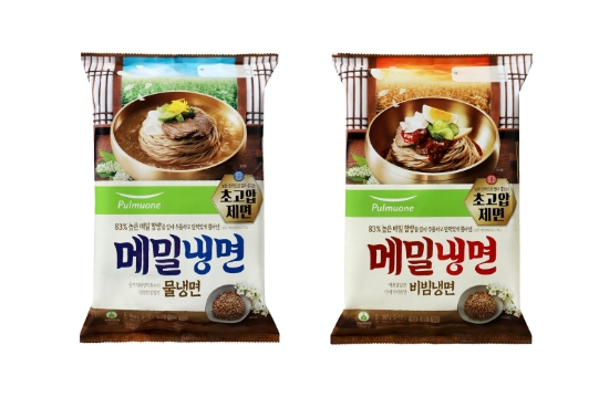 메밀 함량 83%로 풍미를 살리고 초고압으로 뽑아 탄력 있는 식감을 완성한 풀무원 ‘메밀냉면’ 2종