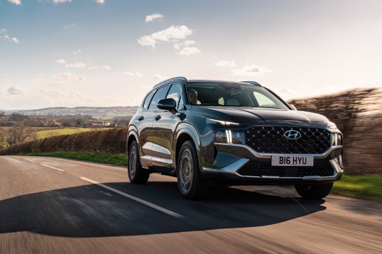 현대자동차그룹은 10일(현지시각) 진행된 오토카 어워즈에서 ▲현대차 싼타페가 ‘최고의 대형차(Best Large Car)’ ▲현대차 i20 N이 ‘최고의 합리적인 자동차(Best Affordable Driver’s Car)’ ▲기아 EV6는 ‘최고의 전기차(Best Electric Car)’ ▲현대디자인센터장 이상엽 부사장이 ‘디자인 히어로(Design Hero)’ ▲현대차그룹 피터 슈라이어 고문이 ‘평생 공로상(Lifetime achievement)’을 각각 수상했다고 밝혔다.