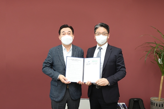 (왼쪽) 네이버클라우드 김태창 전무와 KAIST 김민수 학술문화원장