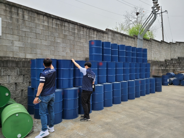 지정용량을 40배 초과해 아세톤을 저장한 모습.