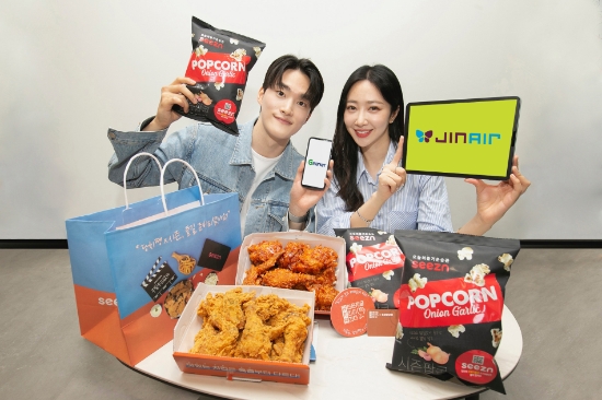 모델들이 seezn에서 출시한 다양한 제휴 서비스를 소개하고 있다.