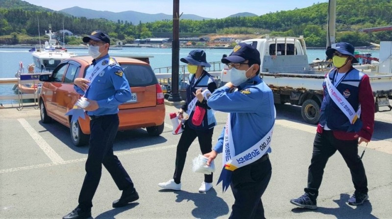 연안안전지킴이 활동을 하고 있는 모습 (사진제공 = 완도해양경찰서)