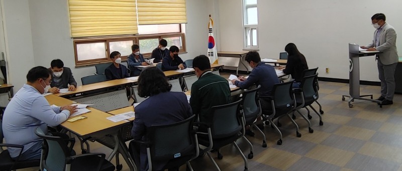 지난 11일 군청 소회의실에서 개최된 축산악취 개선사업 지역협의회 개최 모습 (사진제공 = 함평군)