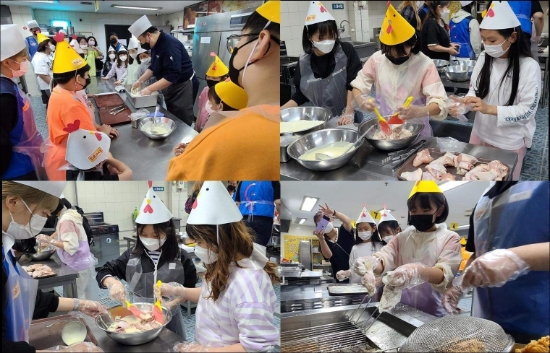 치킨캠프에 참여한 아이들이 치킨 조리 방법을 배우고 직접 조리하고 있다
