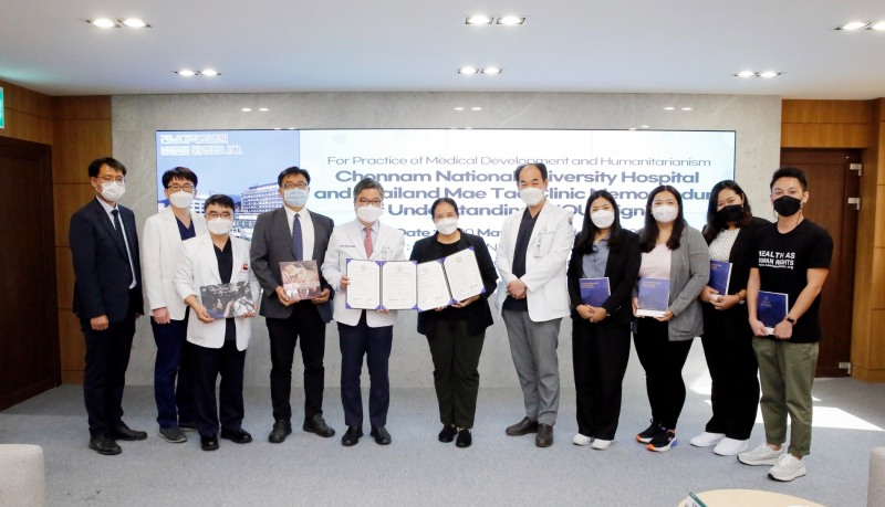 전남대병원은 의학발전 및 난민 의료활동 협력 등 교류를 위해 매타오병원과 업무협약을 체결했다. (사진제공 = 전남대병원)