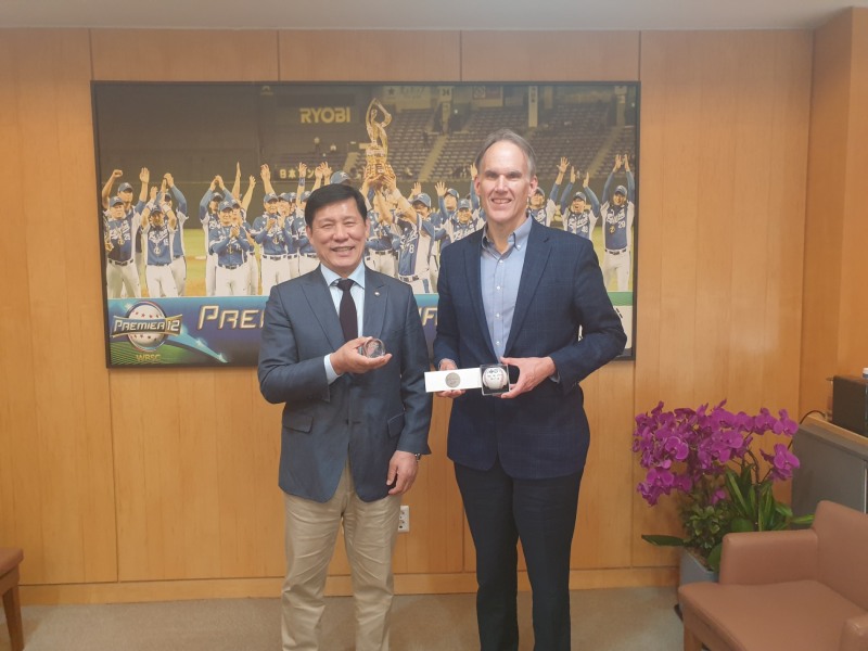 KBO 허구연 총재, MLB 짐 스몰 수석부사장 면담… KBO-MLB 아시아 투어 경기 및 MLB 개막전 한국 개최 추진 방안 등 논의