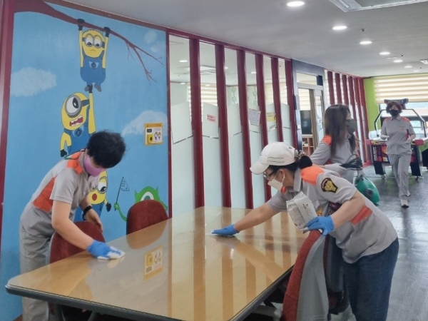 홍천읍여성의용소방대, 청소년시설 소독 봉사 주 1회 실시