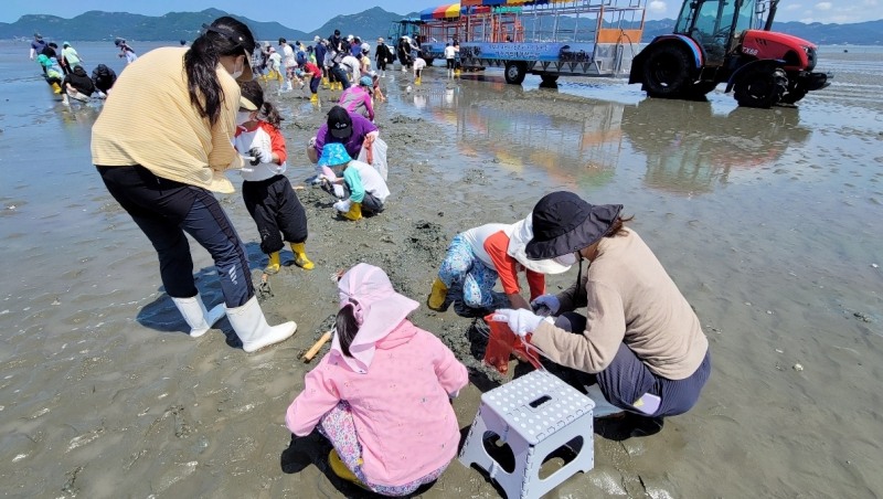 정읍시가 부모의 육아 부담을 경감하고 지역사회가 참여하는 돌봄 공동체를 조성하기 위해 운영 중인 공동육아 나눔터가 이용자들로부터 큰 호응을 얻고 있다. (사진제공 = 정읍시)