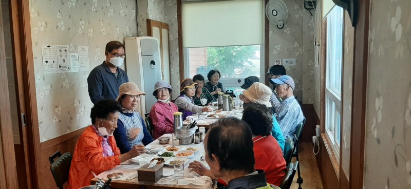 환경정화활동 일자리 간담회 모습 (사진제공 = 군산시)