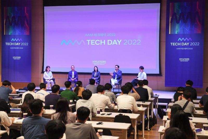 (왼쪽부터) AAM사업기획팀 원정민 팀장, RAM기체개발실장 조셉장 상무, 카이스트 항공우주공학과 이지윤 교수, AAM사업추진담당 송재용 상무, RAM기체개발실 최태윤 파트장/사진 제공 = 현대자동차그룹
