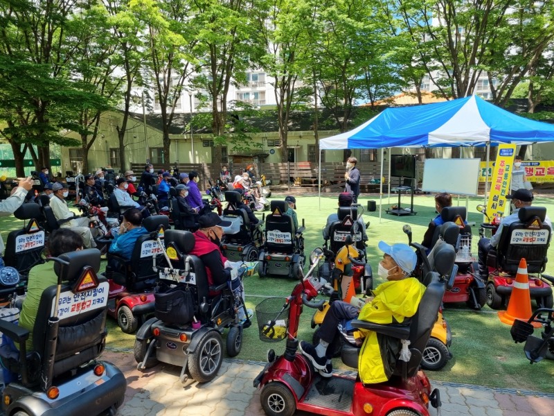 전동보조기기 안전교육 모습 (사진제공 = 군산시)