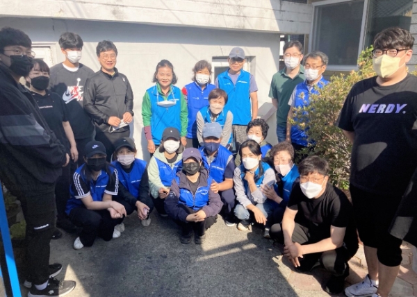 춘천이웃, 효자동 소외계층에 연탄배달 봉사…"수혜자와의 촬영도 자제"