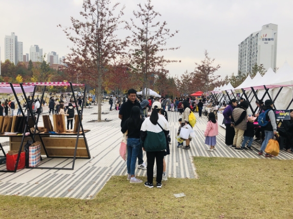 경기평화광장 플리마켓 모습.