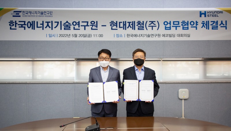 (왼쪽부터) 현대제철 안동일 사장, 김종남 한국에너지기술연구원장/사진 제공 = 현대제철