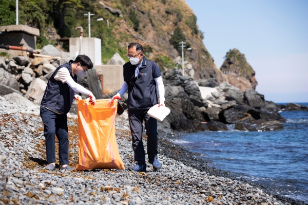 울릉도 해변 정화활동 모습.