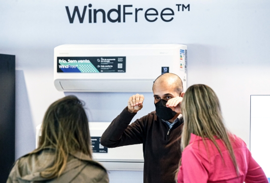 삼성전자가 브라질 상파울루에 위치한 브라질 법인 쇼룸에서 2022년형 에어컨 신제품 행사를 1일(현지 시간) 개최하고, '스마트싱스 에너지' 서비스를 출시했다./사진 제공 = 삼성전자