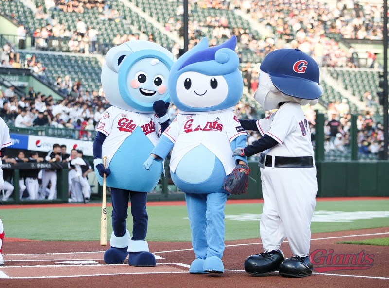 롯데 자이언츠, 2일 부산지역 초·중·고 2300여명 초청해 바다의 소중함을 알리는 '해양수산부 바다의 날' 매치데이 진행