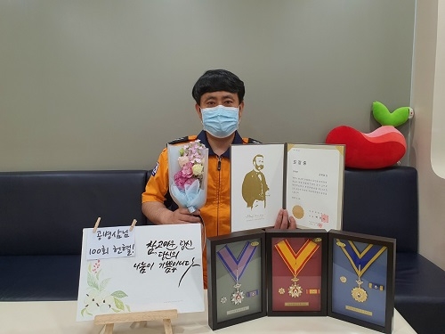 두산 베어스, 호국 보훈의 달을 맞아 7일 잠실 한화전에 3대 보훈 가족인 공병삼 소상관 승리기원 시구