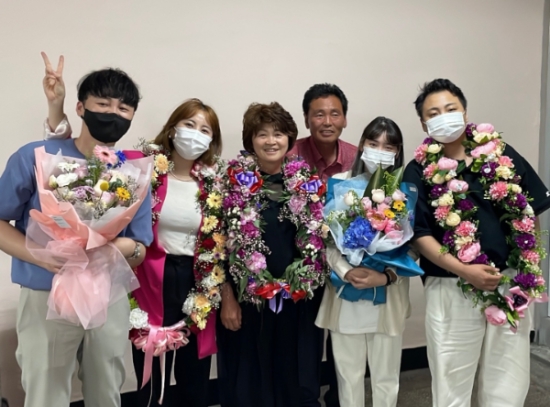 황경화 홍천군의회 의원 당선자 가족