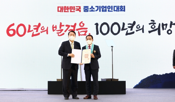 사옹원 이상규 대표이사, 제33회 중기인대회서 은탑산업훈장 수상