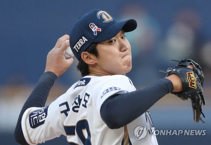 (창원=연합뉴스) 3일 경남 창원NC파크에서 열린 '2022 신한은행 쏠(SOL) KBO 리그' NC 다이노스와 롯데 자이언츠 경기. NC 선발 구창모가 역투하고 있다.