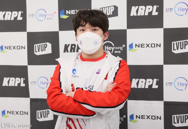 사진='베가' 이진건.