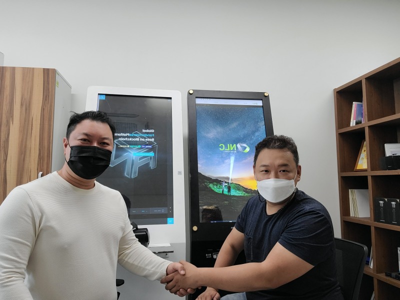 에이앤씨 홀딩스 안민철 대표와 NLC 홍승경 대표(오른쪽)