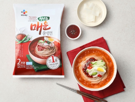 청양초 매운물냉면 연출 이미지