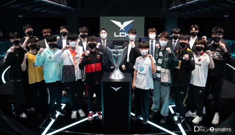 2022 LCK 서머 출전 10개 팀 "우승 후보 T1-DK"