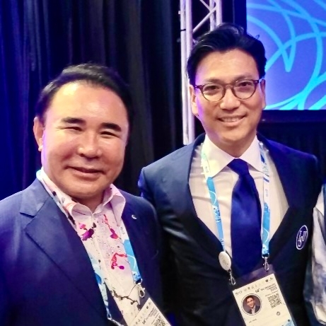 김재열 집행위원(오른쪽)과 윤홍근 대한빙상경기연맹 회장/사진 제공 = 제너시스비비큐