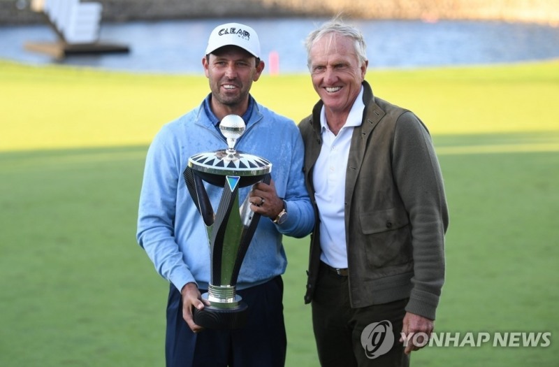 초대 LIV 대회에서 우승한 슈허츨.