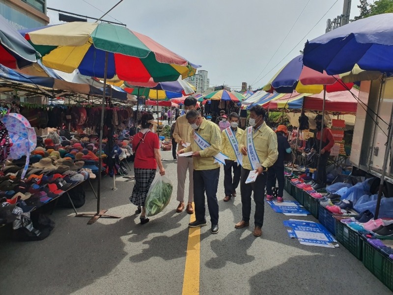 지난 10일 실시 된 물가 안정 캠페인 모습 (사진제공 = 완도군)