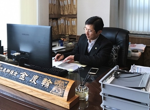 이혼 시 상간녀 소송, 분노 대신 치밀한 전략적 접근이 필요해