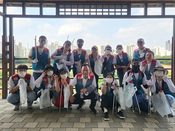 세계교육문화원, 금천구 안양천 플로깅 봉사 활동 실시