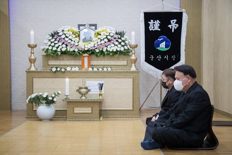 군산시는 무연고 기초수급자 공영장례를 지원하여 무연고자들에게 위로가 되고 있다. (사진제공 = 군산시)