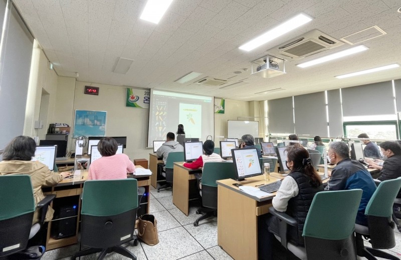 정읍시는 라이브커머스와 유튜브 마케팅에 발맞춰 농튜버 육성을 기획했다. (사진제공 = 정읍시)