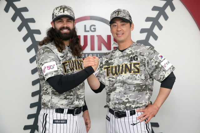 LG 트윈스, 21~23일 한화 홈경기에 '땡규 솔저스데이' 진행…6.25 참전용사와 천안함 생존 장병 유가족 초청 등 보훈 행사 가져